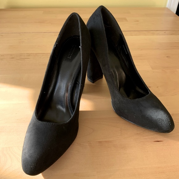 Black Heeled Pumps - Picture 1 of 5